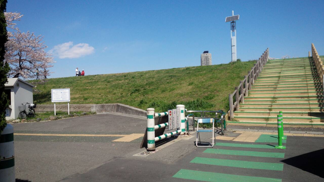 荒川土手の階段